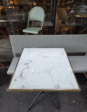 TABLE MARBRINE