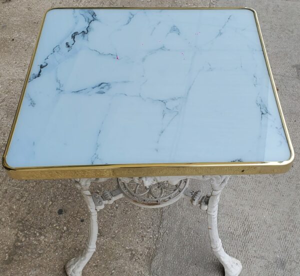 Table Marbrine coins arrondis