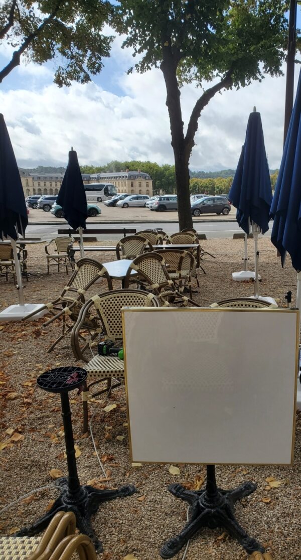 Plateau stratifié Blanc sur pied aluminium 4 branches bistrot pliant